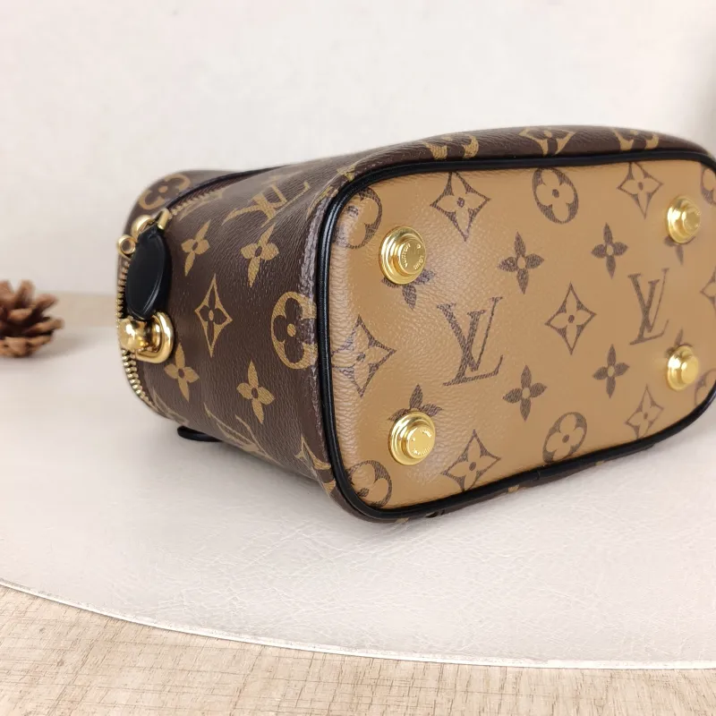 Louis Vuitton Shoulder Bag VANITY Cosmetic Bag Monogram PVC Small19 × 11 × 13 cm — detail view 3 of 13