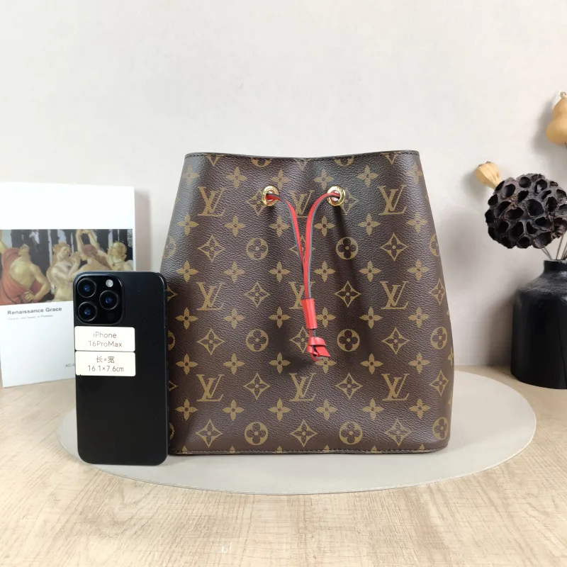 Louis Vuitton Shoulder Bag NÉONOÉ Bucket Bag PVC Medium 26 × 17.5 × 26 cm — cover view 2 of 5