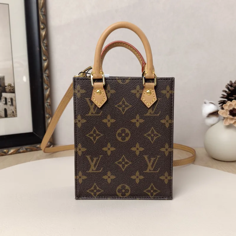 Louis Vuitton Crossbody Bag PETIT SAC PLAT Mini Monogram PV Cmini14 × 5 × 17 cm