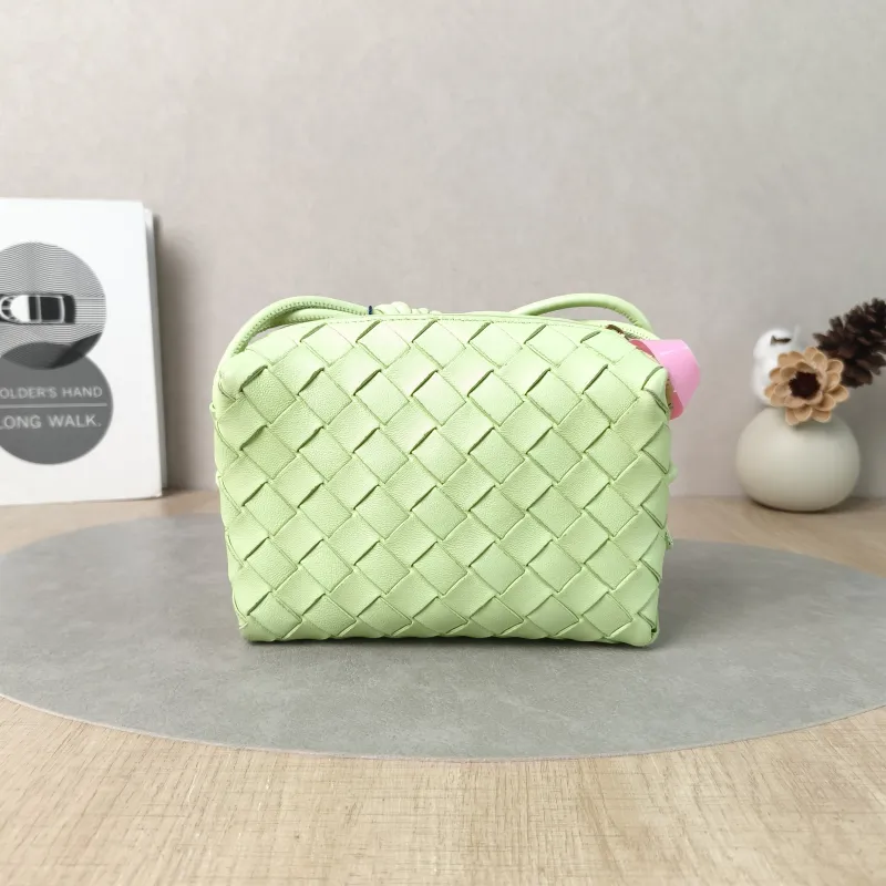 Bottega Veneta Crossbody Bag Loop Camera Bag Green Lambskinmini17 × 6 × 11 cm