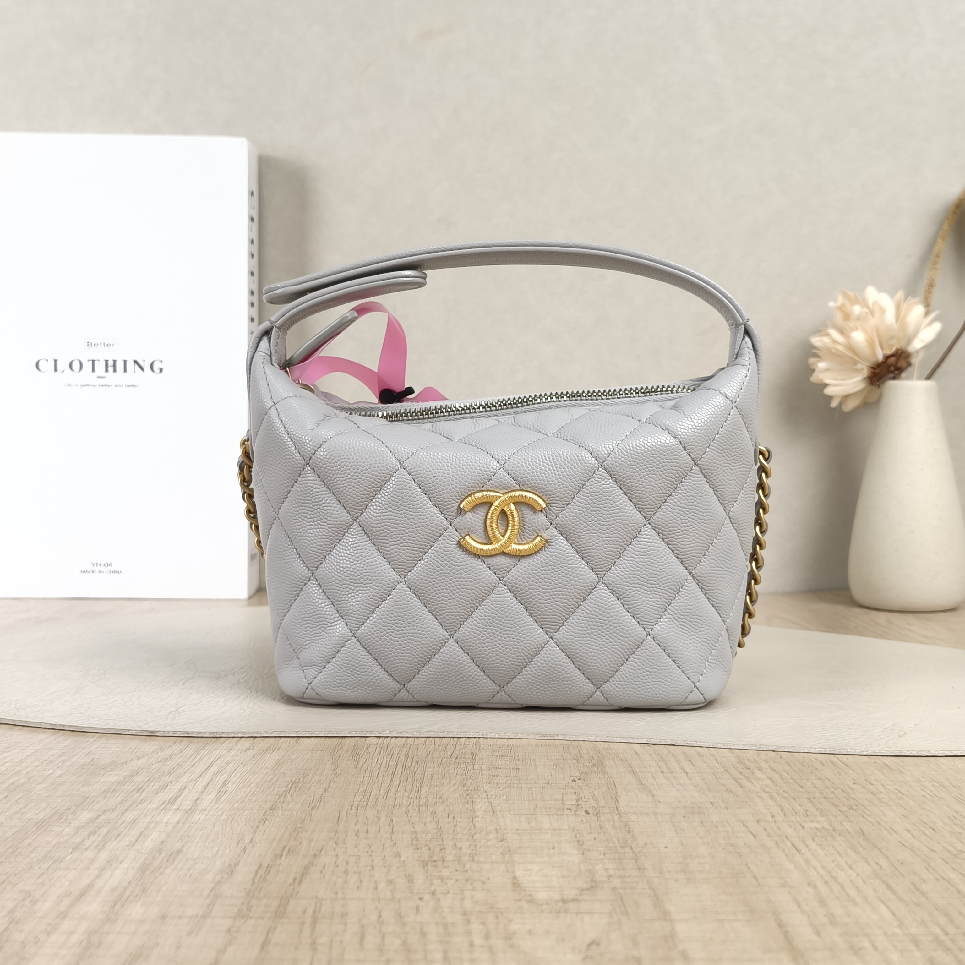 Chanel Crossbody Bag Crossbody Bag Grey Grained Calfskin21.5 × 7.5 × 19 cm