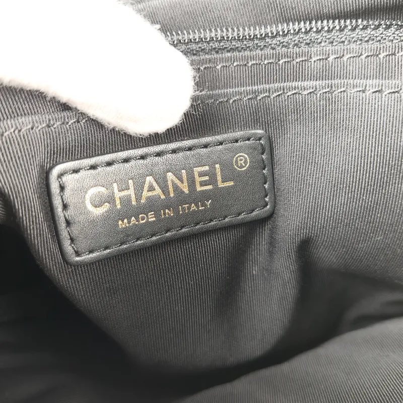 Chanel Backpack V Backpack Black with Gold-Tone Hardware Calfskin One Size24 × 13 × 27 cm — detail view 6 of 14
