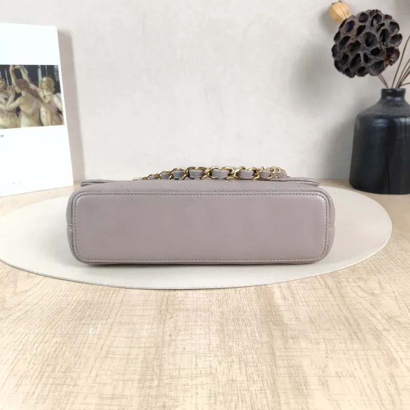 Chanel Shoulder Bag Shoulder Bag Grey Lambskin One Size25 × 5 × 14.5 cm — cover view 3 of 5