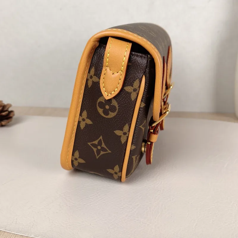 Louis Vuitton Crossbody Bag Satchel Messenger Bag Monogram PVC Mini 19.5 × 6 × 15 cm — detail view 6 of 11