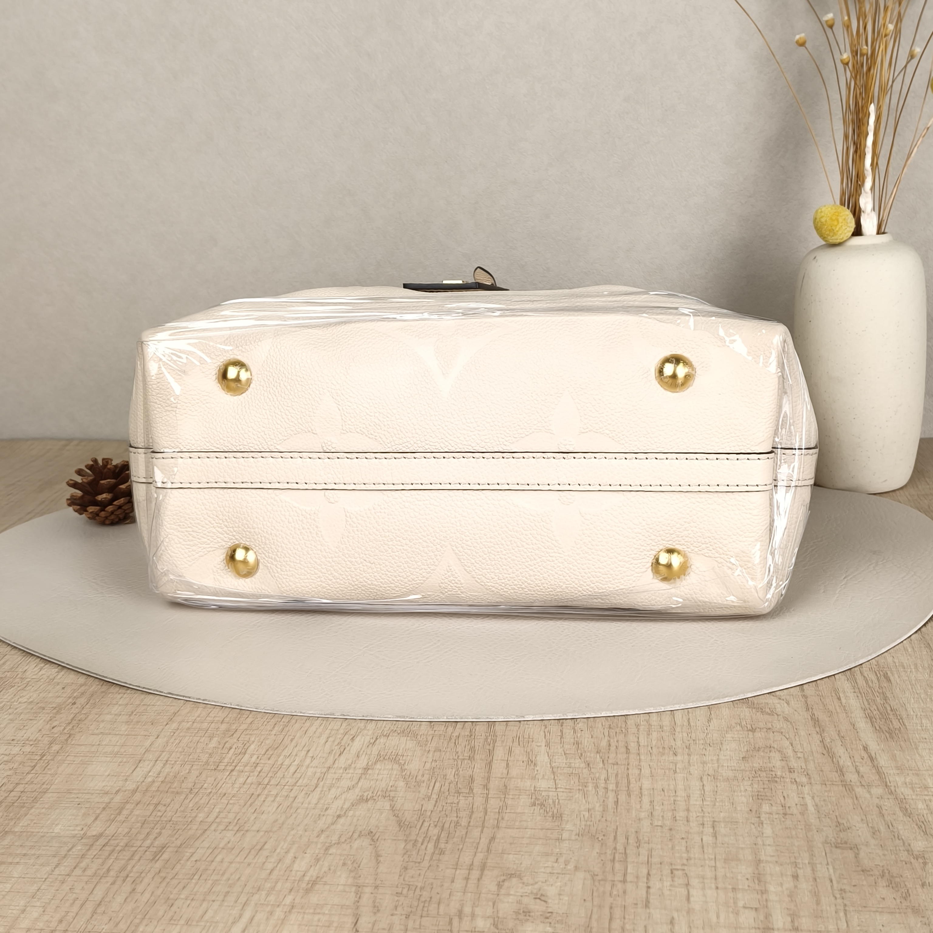 Louis Vuitton Crossbody Bag Carryall White Calfskin Small29.5 × 12 × 24 cm — cover view 2 of 9