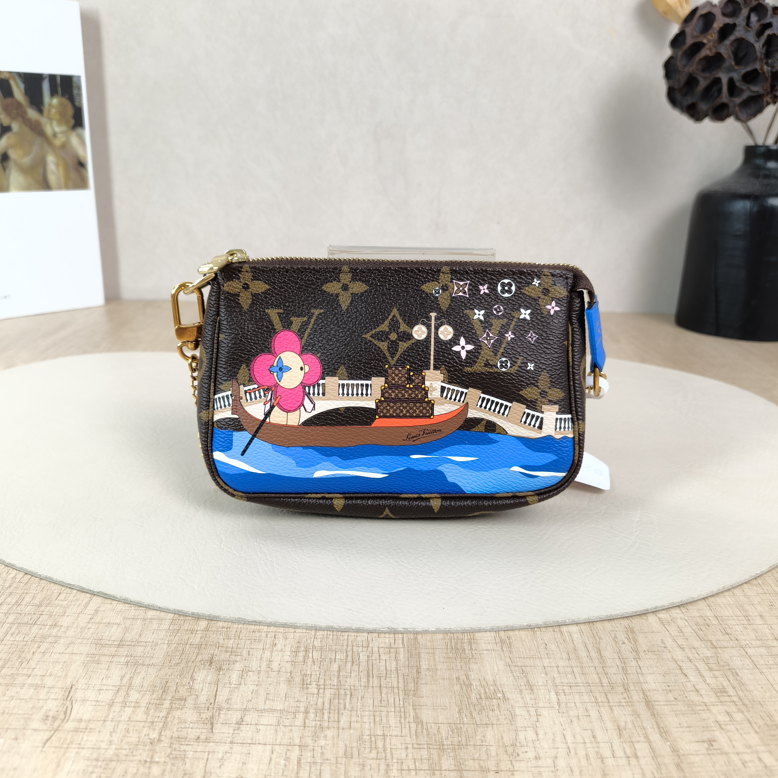 Louis Vuitton Clutch Mini Pochette Accessoires PV Cmini15.5 × 4 × 10.5 cm