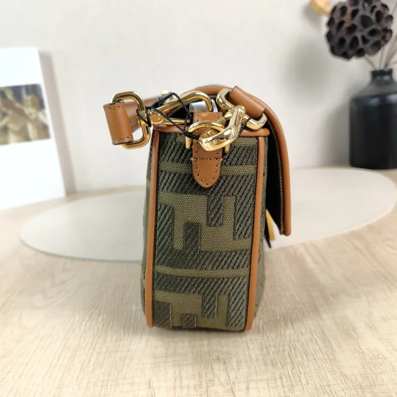 FENDI Crossbody Bag Baguette Baguette Bag Green Canvas Medium27 × 6 × 15 cm — detail view 5 of 13