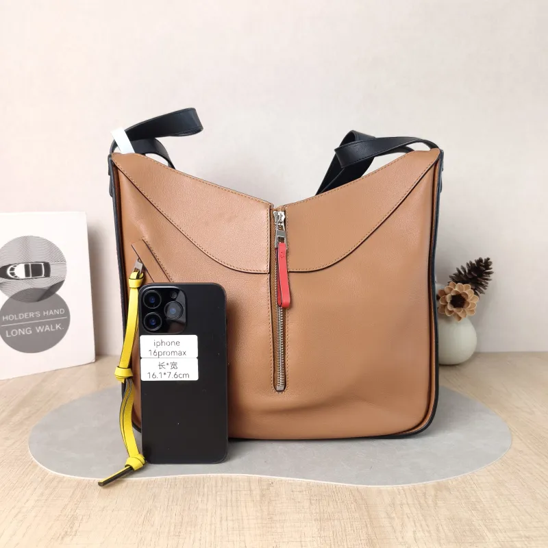 LOEWE Shoulder Bag Hammock Brown Calfskin Large 33 × 17 × 30 cm — cover view 5 of 6