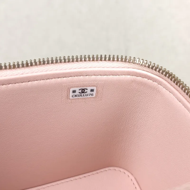 Chanel Crossbody Bag Edition Pink Lambskin Mini 16 × 8 × 9.5 cm — detail view 2 of 13
