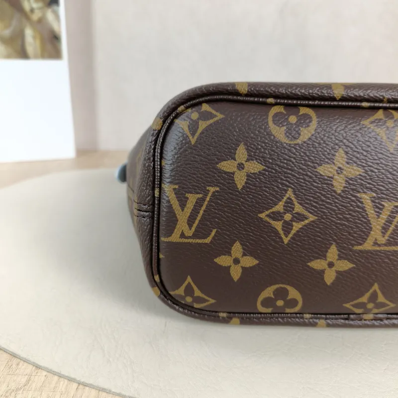 Louis Vuitton Crossbody Bag NEVERFULL INSIDE OUT BB Blue PVC · Calfskin BB 26.5 × 11 × 16.5 cm — detail view 12 of 13