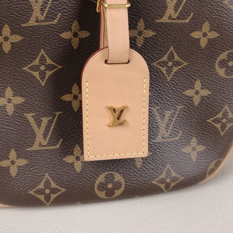 Louis Vuitton Crossbody Bag BOITE CHAPEAU SOUPLE Monogram PVC Large 20 × 8 × 22.5 cm — detail view 2 of 11
