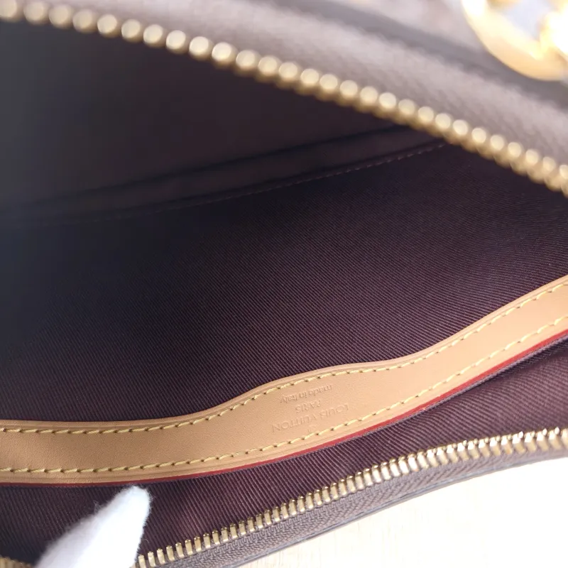 Louis Vuitton Crossbody Bag Boulogne PVC Small 26 × 9.5 × 16 cm — detail view 8 of 12