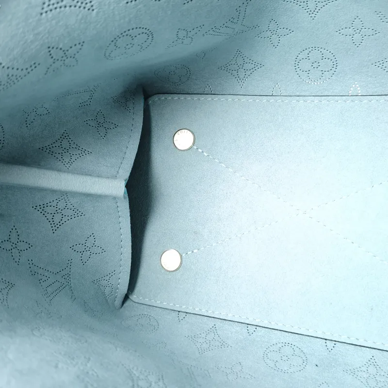 Louis Vuitton Crossbody Bag BELLA Green Calfskin 22 × 14 × 20 cm — detail view 5 of 11