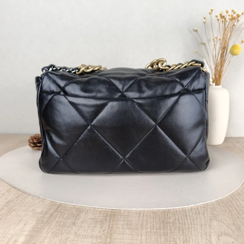 Chanel 19Bag Black Lambskin Medium30 × 10 × 20 cm — cover view 5 of 5