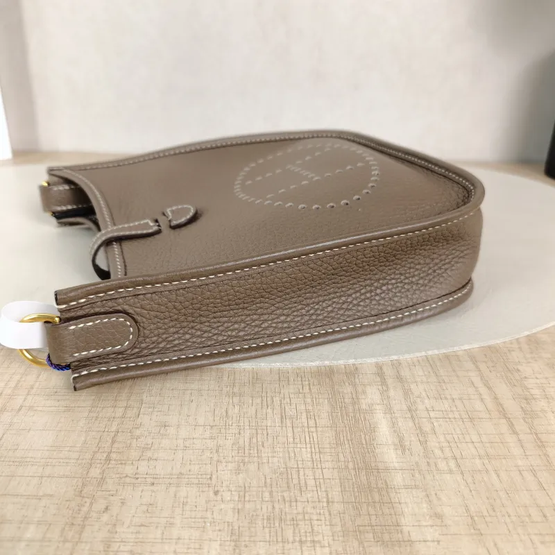 Hermès Crossbody Bag Evelyne Mini 16 Mini 1618 Taurillon Clemence TC Calfskinmini17 × 5.5 × 18 cm — detail view 8 of 11