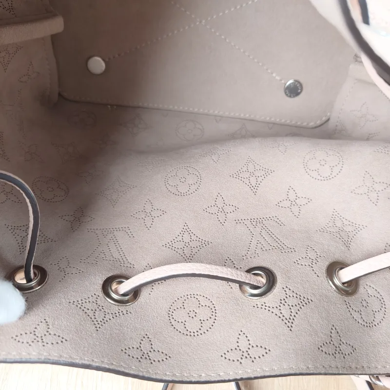 Louis Vuitton Crossbody Bag BELLA Pink Calfskin One Size 22 × 14 × 19 cm — detail view 10 of 12