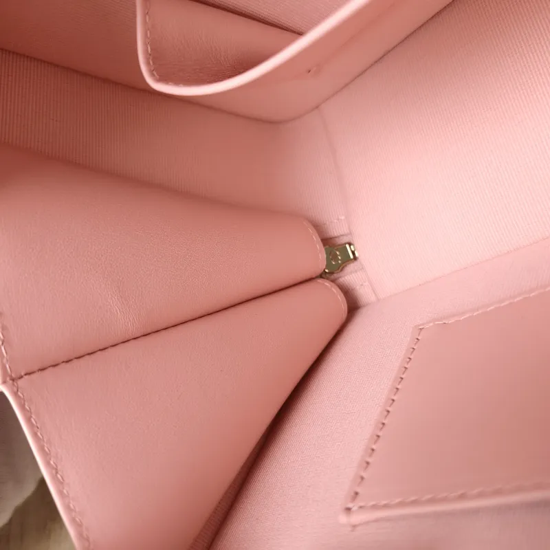 Chanel Crossbody Bag25b Pink Calfskinmini19.5 × 8.5 × 12 cm — detail view 3 of 14