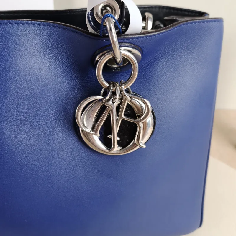 DIOR Top Handle Bag issimo Tote Bag Navy Calfskin · Medium 32 × 11 × 23 cm — detail view 4 of 10