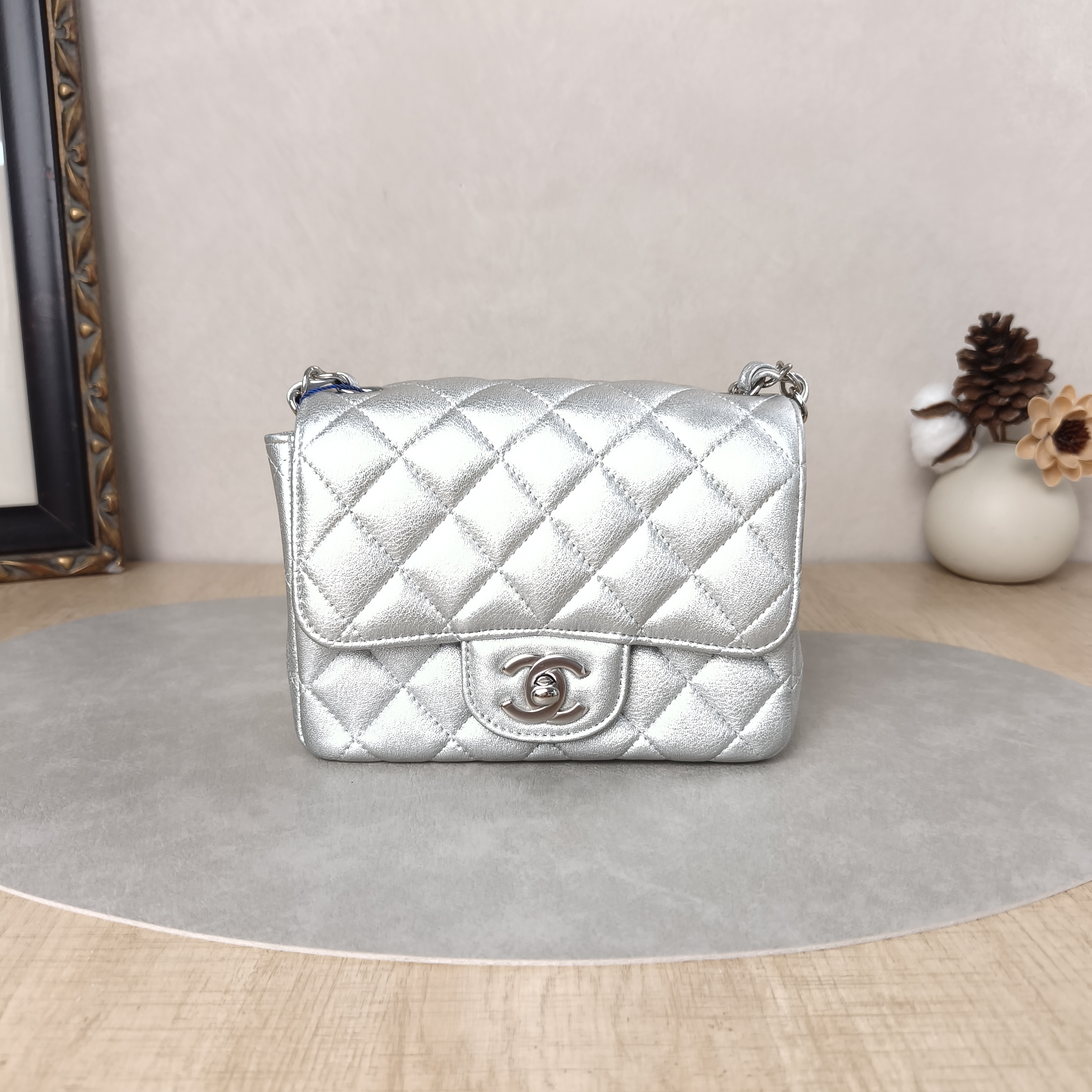Chanel Crossbody Bag Classic Flap Mini CF Mini Silver Lambskin One Size17 × 8 × 13.5 cm