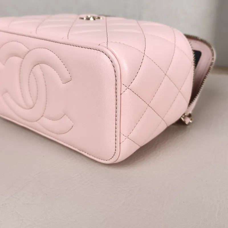 Chanel Crossbody Bag Edition Pink Lambskin Mini 16 × 8 × 9.5 cm — detail view 8 of 13
