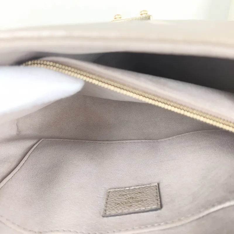 Louis Vuitton Crossbody Bag MADELEINE Empreinte Embossed Calfskin Medium30 × 11 × 19.5 cm — detail view 10 of 14