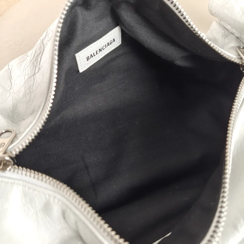 BALENCIAGA Shoulder Bag Superbusy Shoulder Bag White Waxed Leather Mini 33 × 11 × 12 cm — detail view 7 of 10