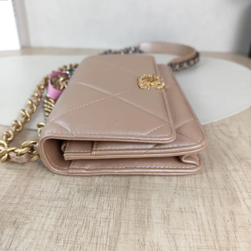 Chanel Crossbody Bag19Bag WOC Taupe SL ambskinmini19.2 × 3.5 × 12.3 cm — detail view 7 of 12