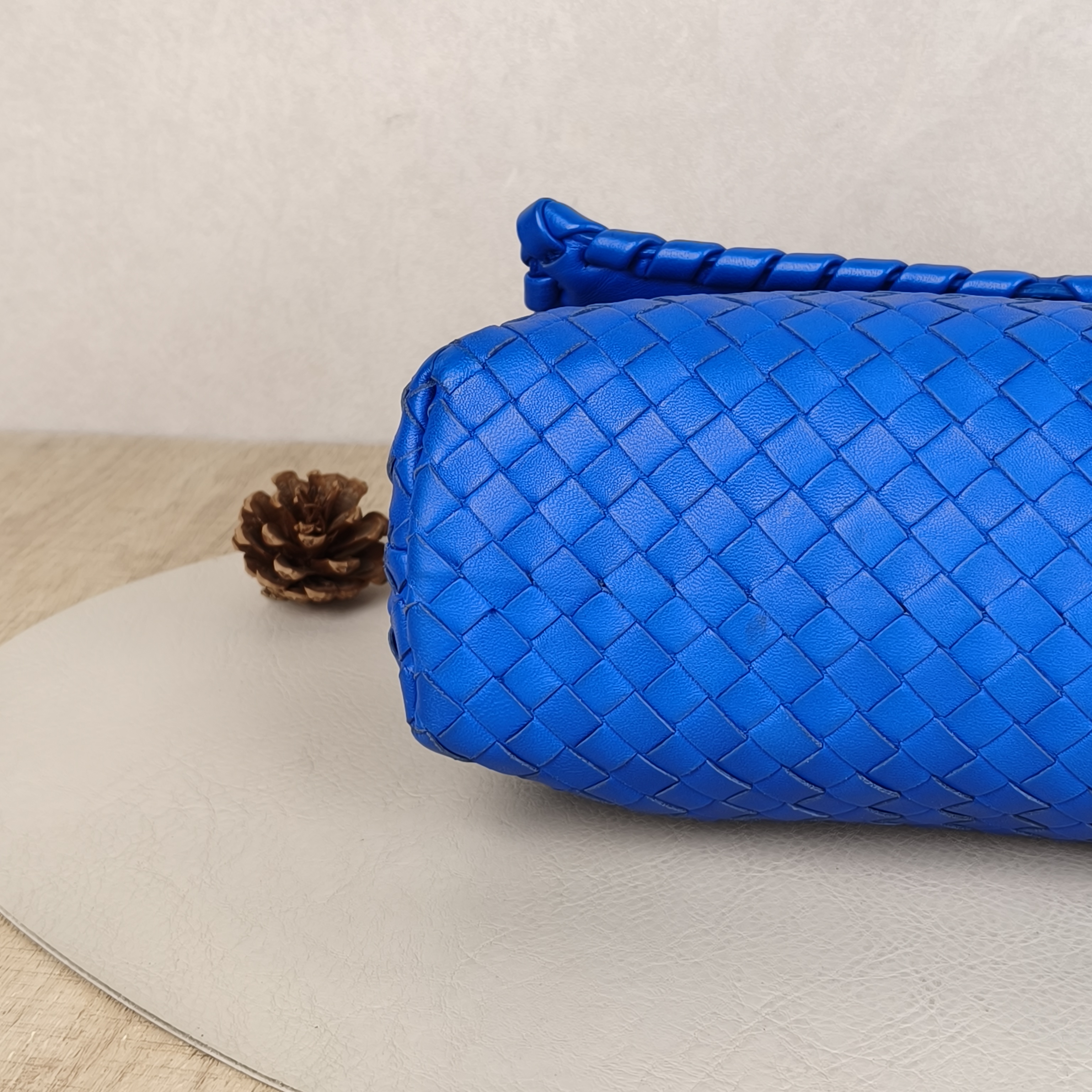 Bottega Veneta Shoulder Bag Woven Messenger Bag Blue Lambskin One Size25 × 8 × 17 cm — cover view 2 of 8