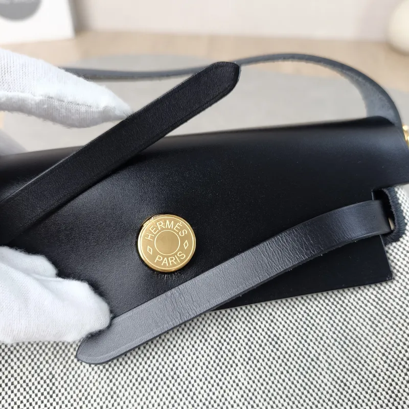 Hermès Crossbody Bag Herbag Zip 20Black Beige Canvas mini20.5 × 7 × 16.5 cm — detail view 6 of 13