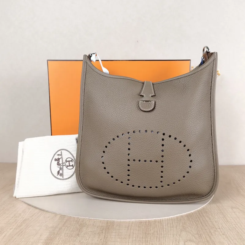 Hermès Crossbody Bag Evelyne 29 29 Taurillon Clemence TC Calfskin Small 29 × 8 × 30 cm W — cover view 4 of 6