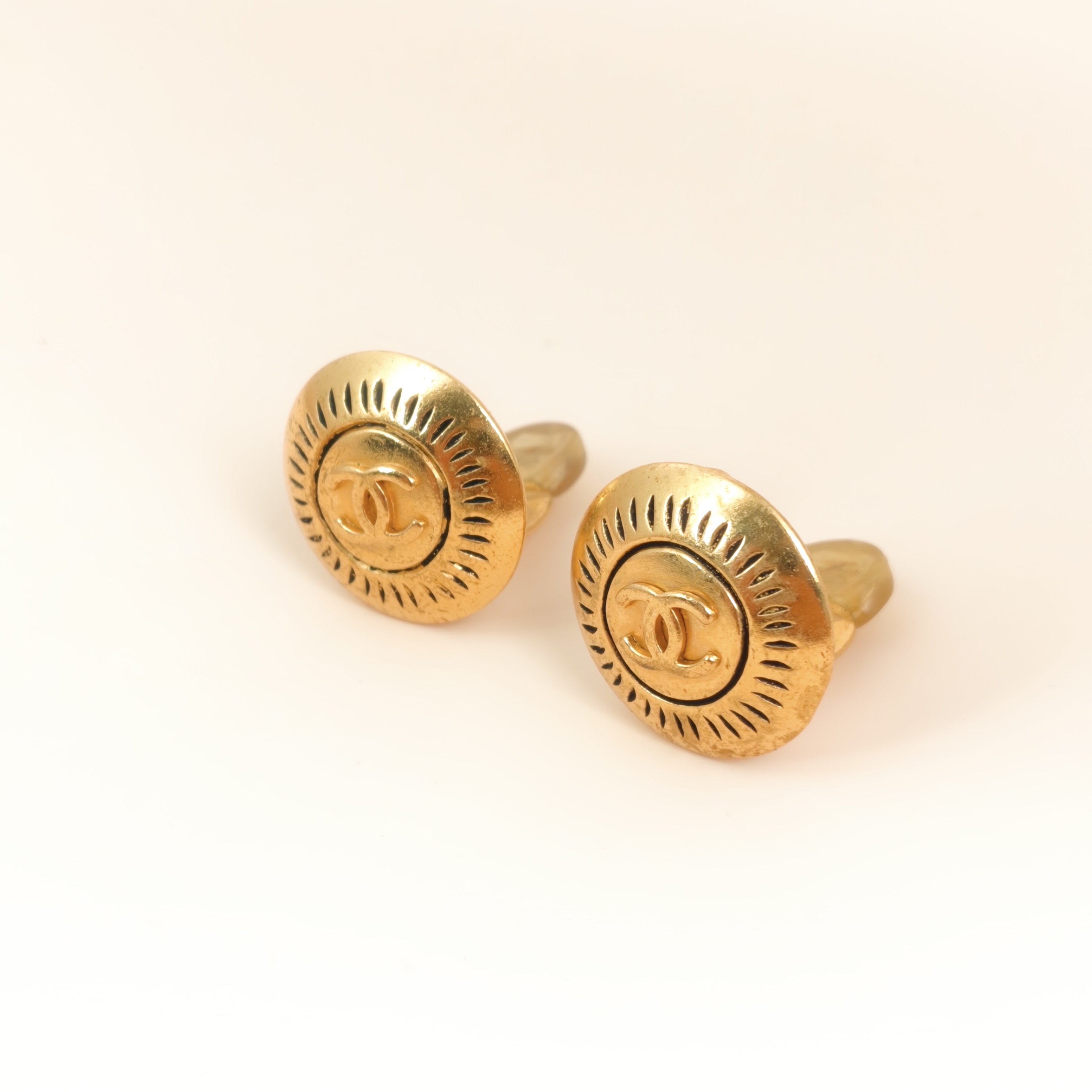 Chanel Earrings c Earrings Gold One Size — cover view 4 of 6