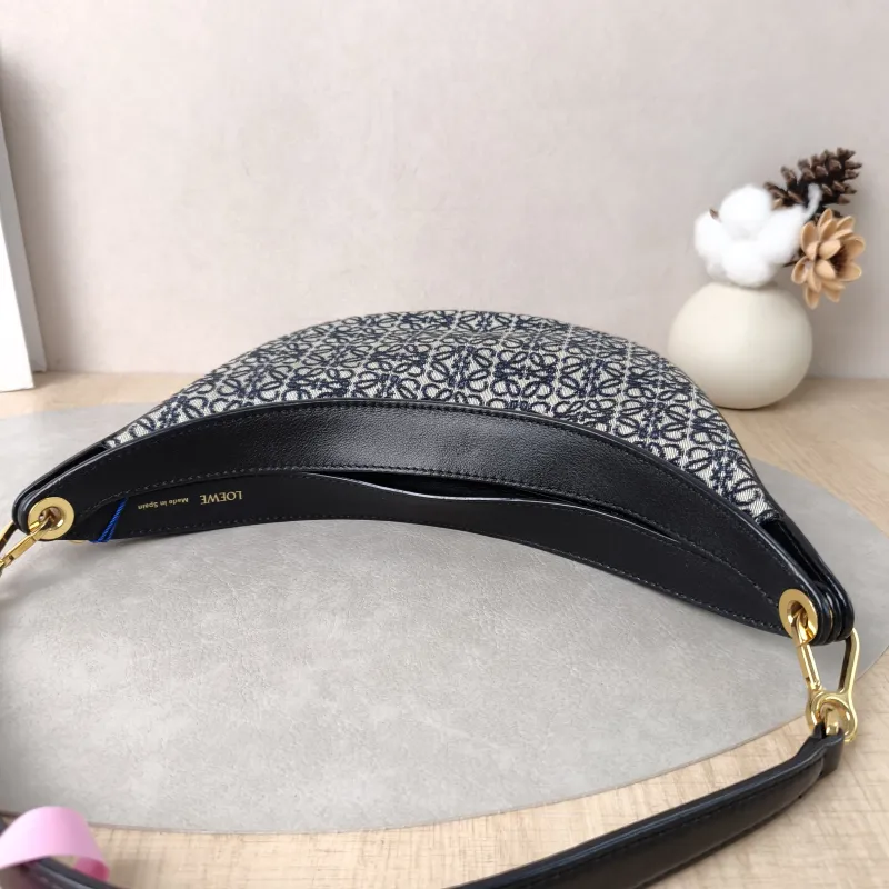 LOEWE Shoulder Bag luna Shoulder Bag Black Canvas Small 30 × 6 × 21 cm — detail view 6 of 11