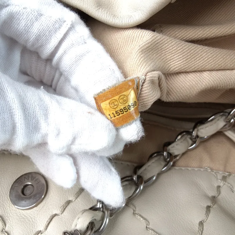 Chanel Shoulder Bag Tote Bag Beige Calfskin 37 × 7 × 29 cm 11 — detail view 6 of 12