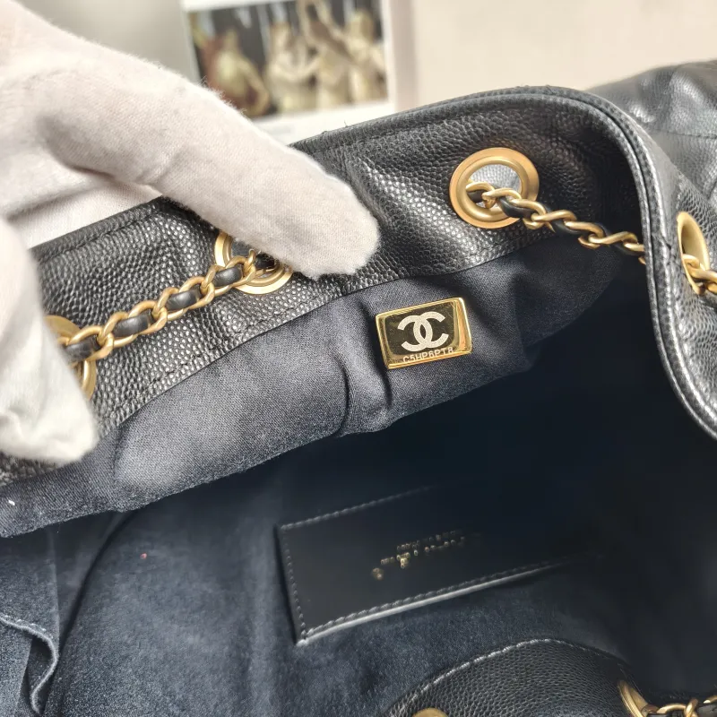 Chanel Shoulder Bag25Bag Black Grained Calfskin Small26 × 14 × 30 cm — detail view 12 of 13