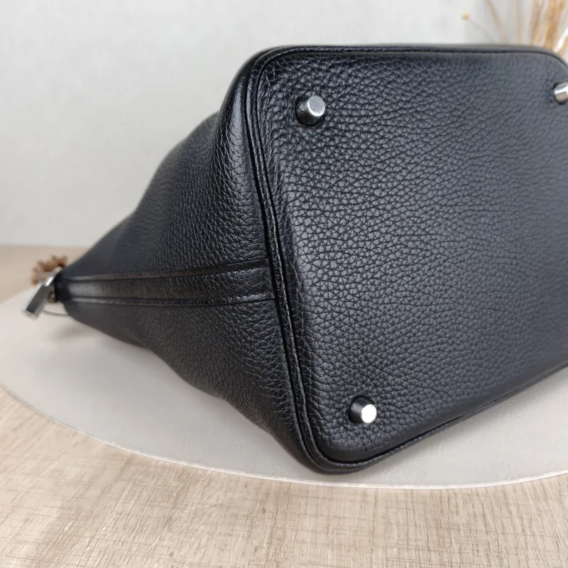 Hermès Top Handle Bag Picotin Lock 22 22 Black TC Calfskin Medium 22 × 18 × 21 cm x — detail view 11 of 11