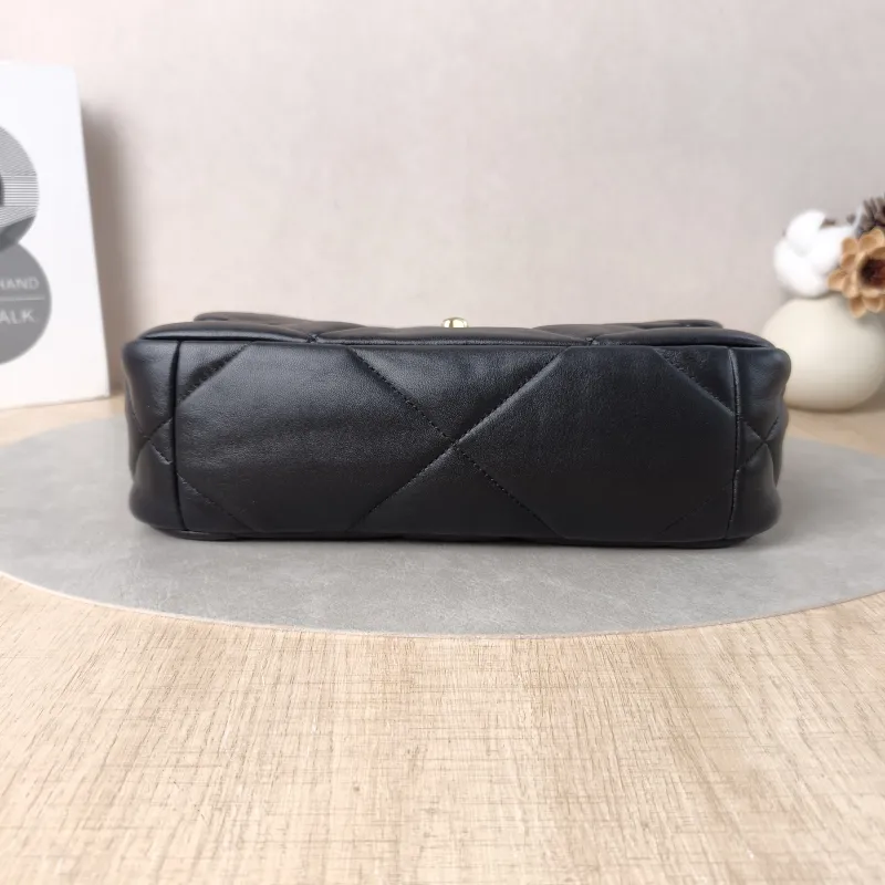 Chanel Crossbody Bag19Bag Small26 × 9 × 16 cm — cover view 4 of 5