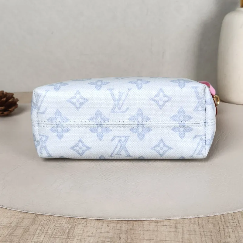 Louis Vuitton Shoulder Bag Pochette Hills Blue PVC One Size 18.5 × 6.5 × 11 cm — cover view 2 of 5