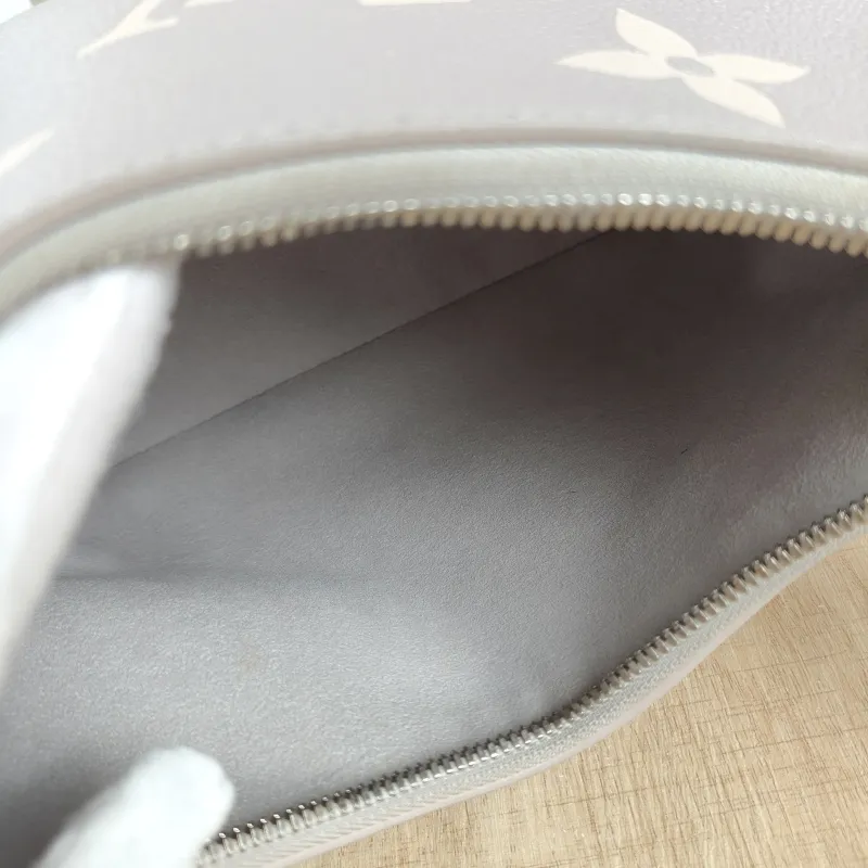 Louis Vuitton Crossbody Bag Boulogne Grey Empreinte Embossed Calfskin Small 26 × 9.5 × 16 cm — detail view 3 of 11