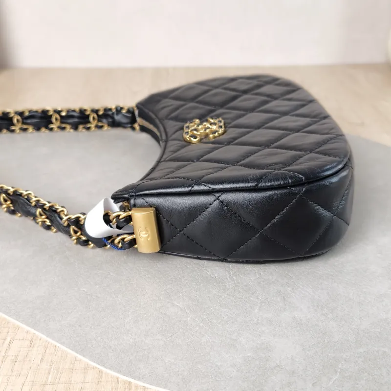 Chanel Shoulder Bag hobo 19 Black Lambskin Small 20 × 4.5 × 13 cm — detail view 2 of 11
