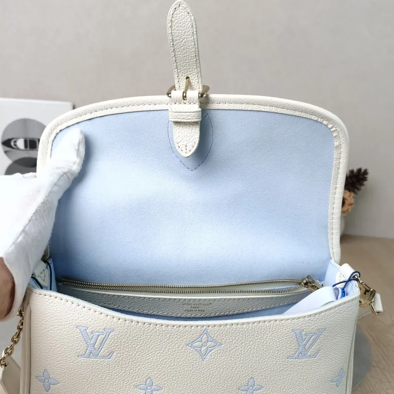 Louis Vuitton Crossbody Bag Diane Baguette Bag White · Blue Empreinte Embossed Calfskin Monogram Small24 × 9 × 15 cm — detail view 12 of 15