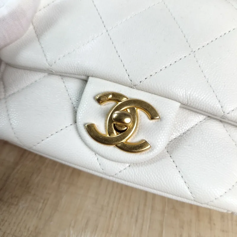 Chanel Crossbody Bag Classic Flap Mini CF Mini White Grained Calfskin Mini 17 × 6 × 12.5 cm — detail view 10 of 12