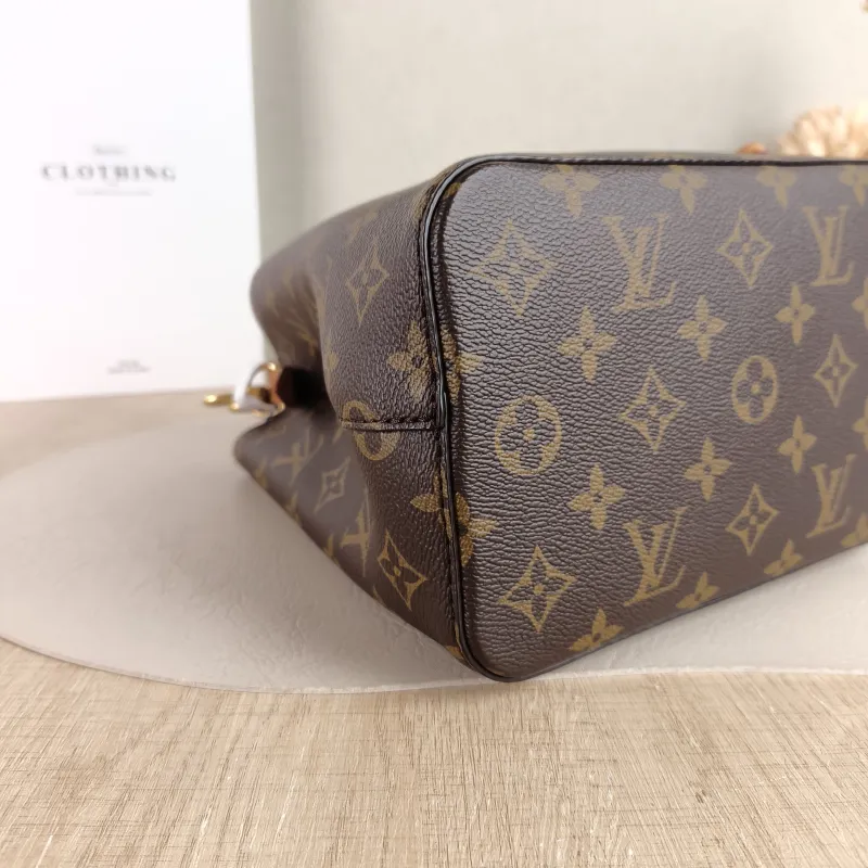 Louis Vuitton Crossbody Bag NÉONOÉ Bucket Bag BB Monogram PVC BB 20 × 13 × 20 cm — detail view 10 of 11