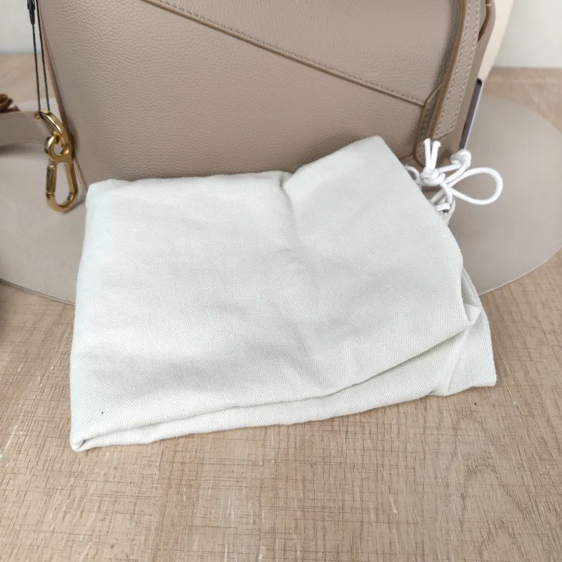 LOEWE Crossbody Bag Puzzle CC alfskin Small 24 × 10.5 × 16.5 cm — detail view 3 of 13