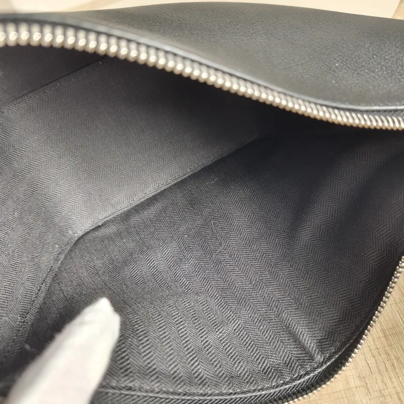 LOEWE Shoulder Bag Hammock Hobo Hobo Black Calfskin Mini 28 × 9.5 × 17 cm — detail view 2 of 9