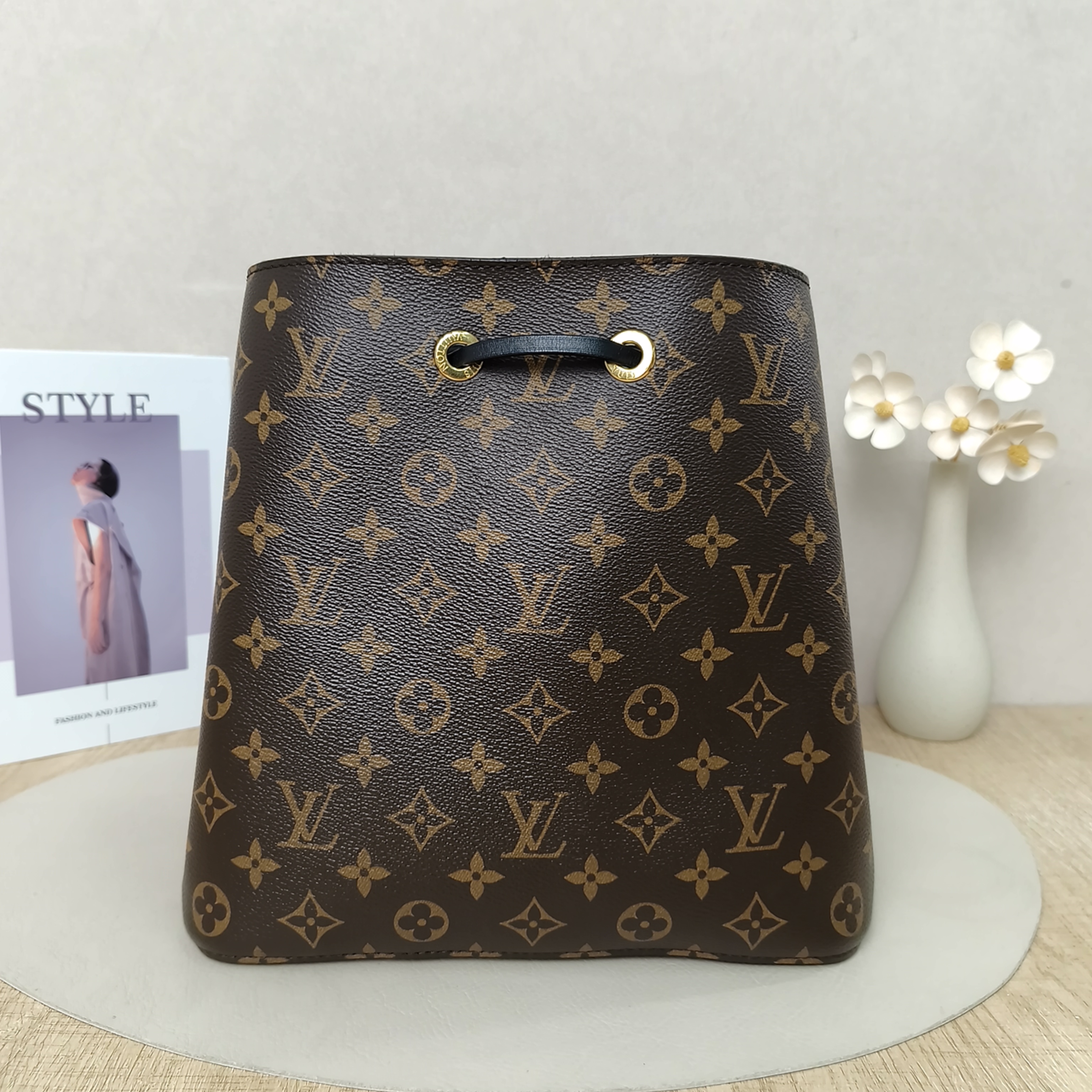 Louis Vuitton NÉONOÉBucket Bag Medium Monogram Microchip Edition · Shoulder Strap · 26 × 17.5 × 26 cm — cover view 10 of 10