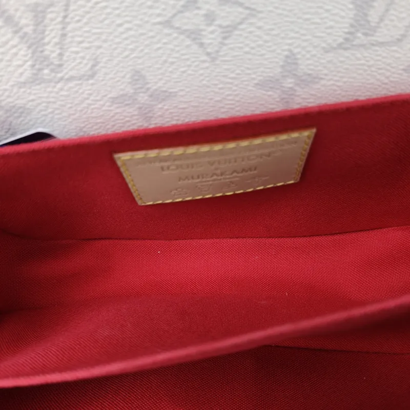 Louis Vuitton Crossbody Bag Pochette Métis East West White · PVC Small21.5 × 6 × 13.5 cm — detail view 12 of 16