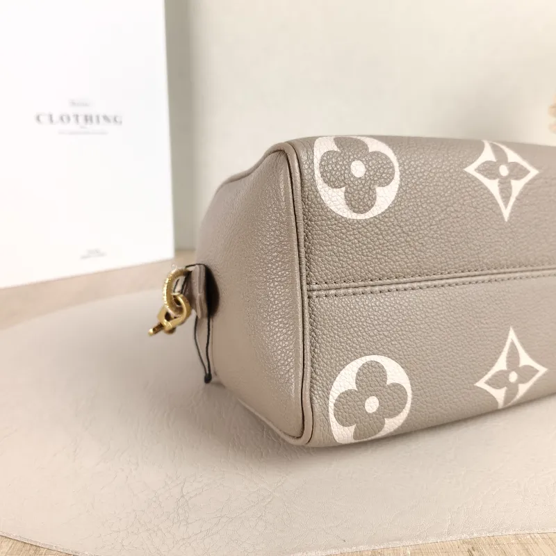 Louis Vuitton Crossbody Bag Speedy20 · White Monogram Empreinte Embossed Calfskin Small 20.5 × 12 × 13.5 cm — detail view 9 of 10