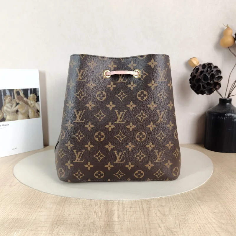 Louis Vuitton Shoulder Bag NÉONOÉ Bucket Bag PVC Medium 26 × 17.5 × 26 cm — cover view 4 of 5