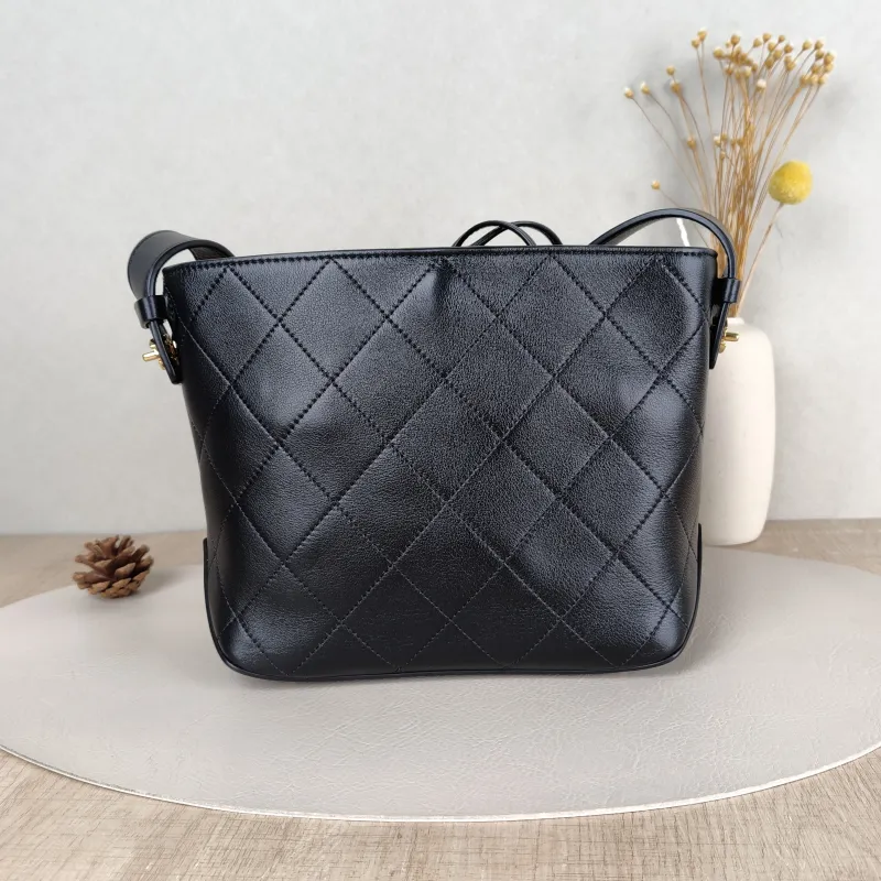 Chanel Crossbody Bag26s Bucket Bag Black Lambskin Small26 × 11 × 19 cm