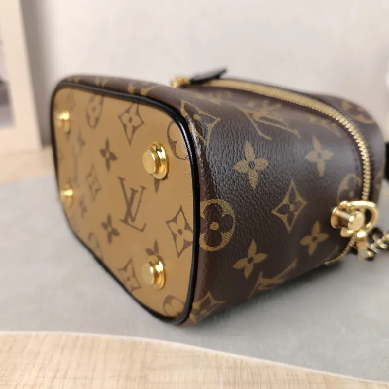 Louis Vuitton Shoulder Bag VANITY Cosmetic Bag Monogram PVC Small 19 × 11 × 13 cm — detail view 11 of 12